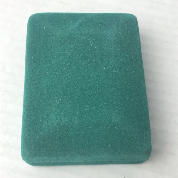 VINTAGE WEDGWOOD - Annual Jasperware Sleigh Ornament - Picture 5 of 7